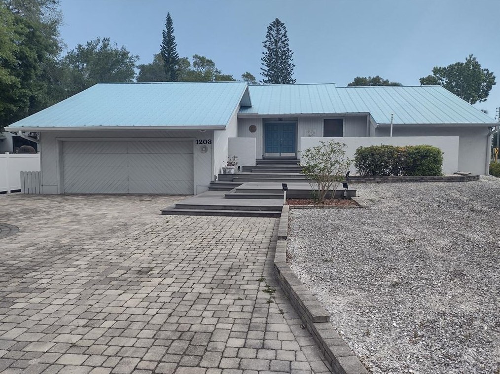 1203 View Dr, Sarasota, FL 34242-1703
