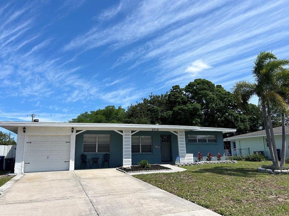 2716 26th Avenue Dr W, Bradenton, FL 34205