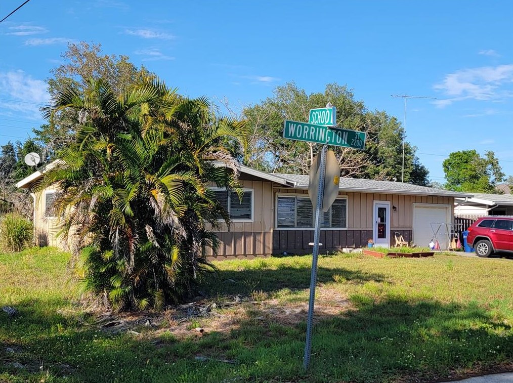 2239 Worrington St, Sarasota, FL 34231-4639