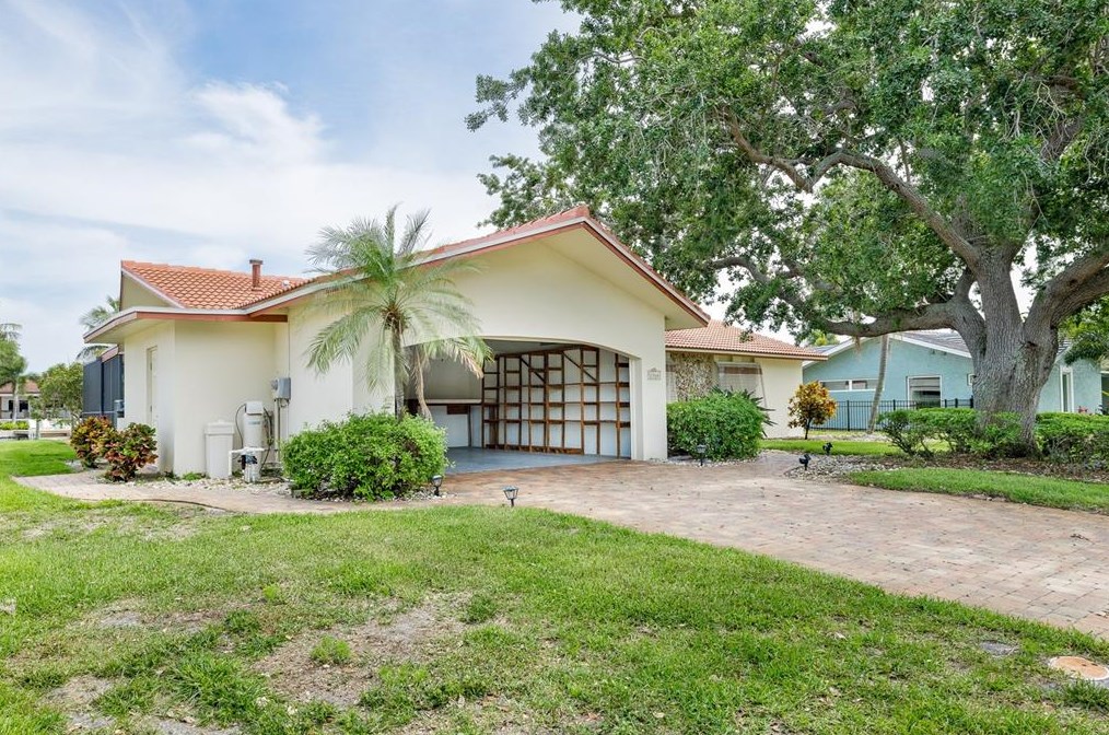 2066 Hawaii Ave Ne, Saint Petersburg, FL 33703
