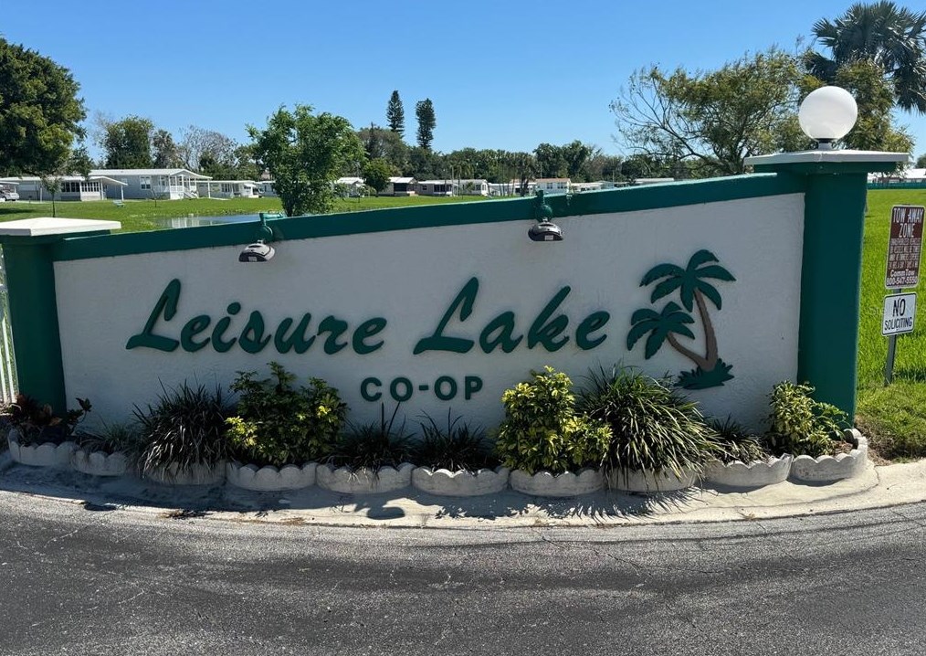 60 Leisure Way, Palmetto, FL 34221-5407