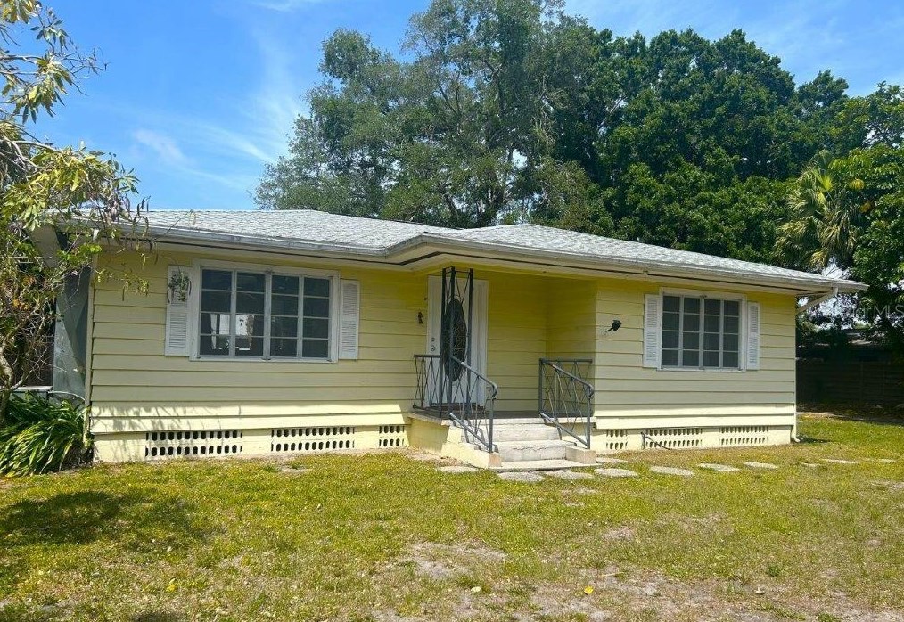 2563 Loma Linda St, Sarasota, FL 34239-2522