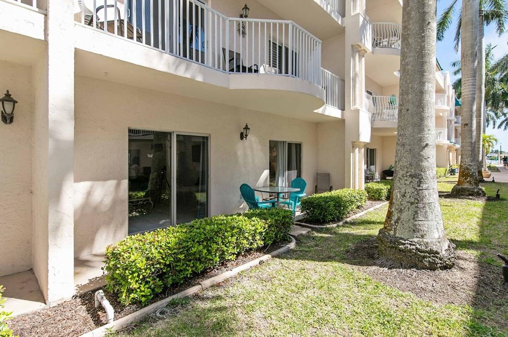 5961 Midnight Pass Rd, Sarasota, FL 34242-8707