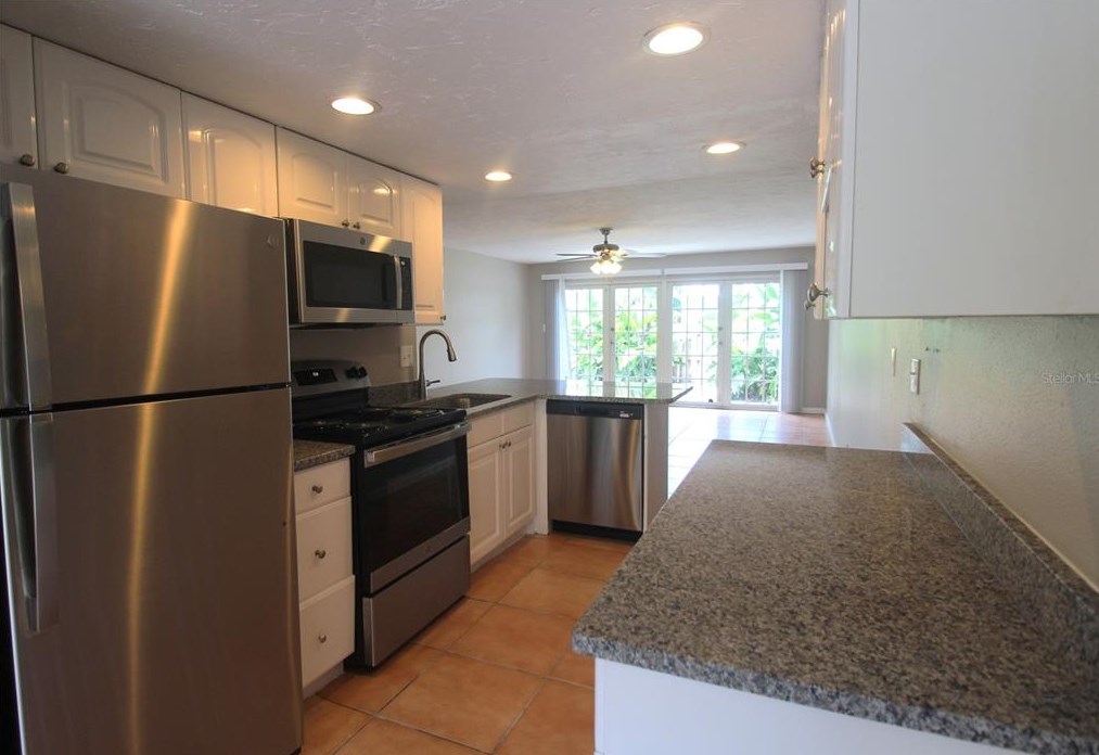 2737 Hope St, Sarasota, FL 34231-5119