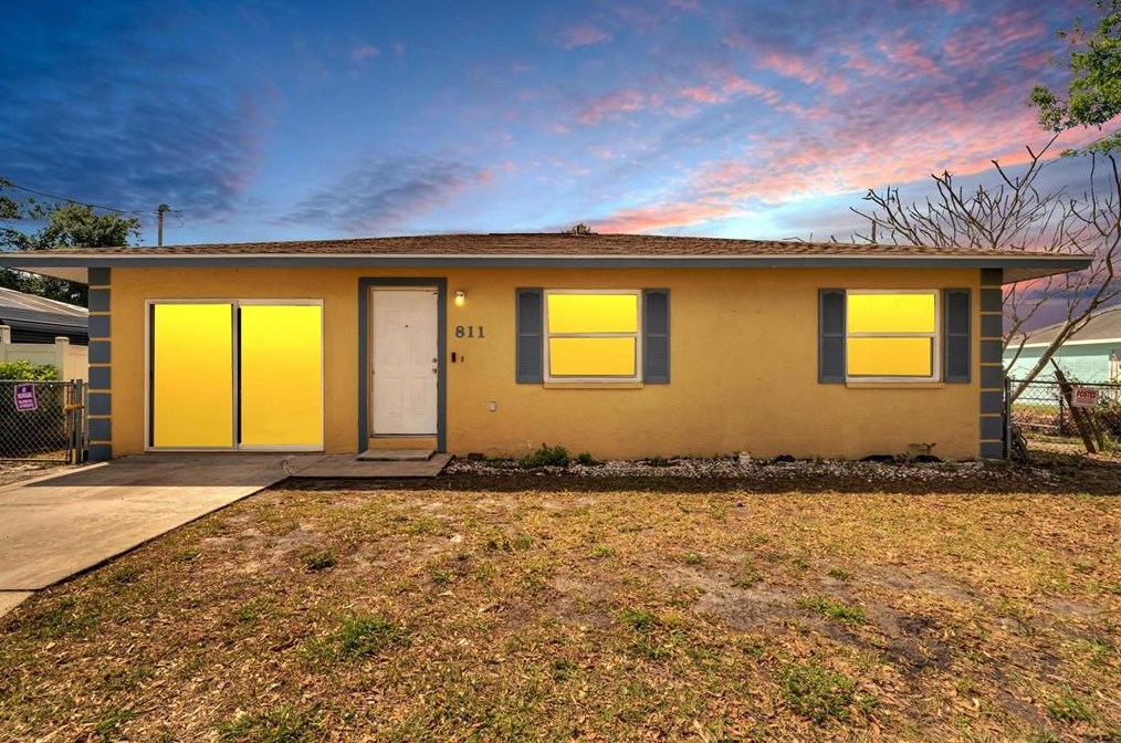 811 12th Ave, Bradenton, FL 34205-8442