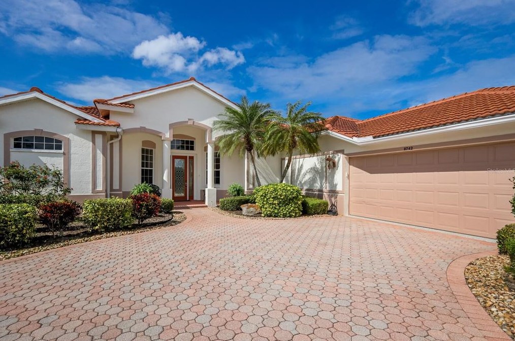 8742 Grey Oaks Ave, Sarasota, FL 34238-4371