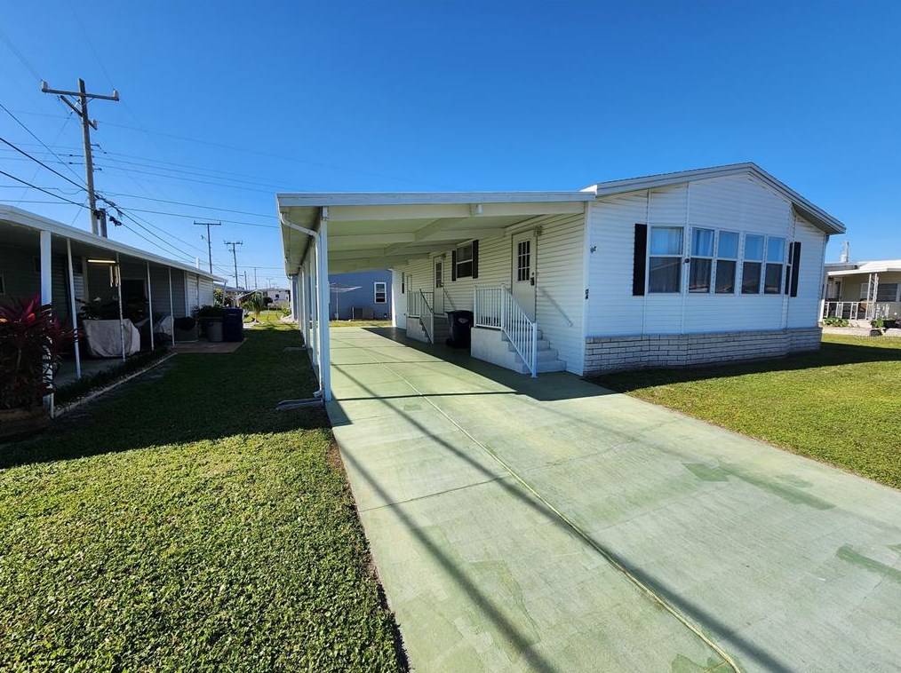 704 50th Ave Dr W, Bradenton, FL 34207
