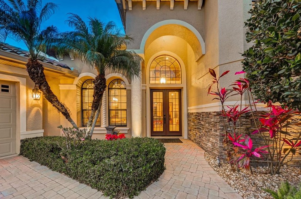 1951 Talon Ln, Sarasota, FL 34240-1901