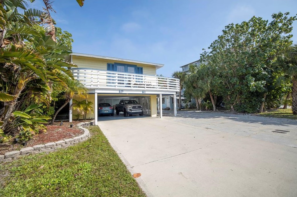 541 Beach Rd, Sarasota, FL 34242-1946