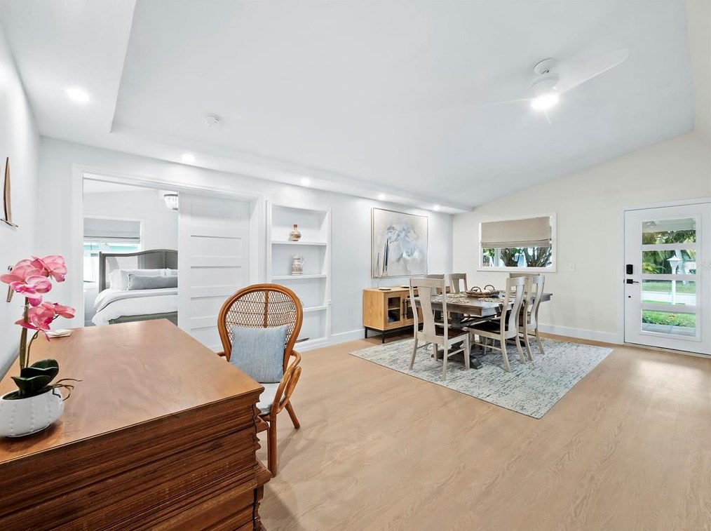 680 Fox St, Longboat Key FL 34228-1020 exterior