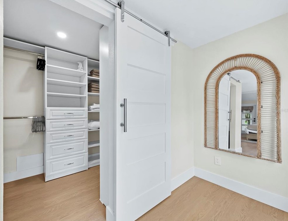 680 Fox St, Longboat Key FL 34228-1020 exterior