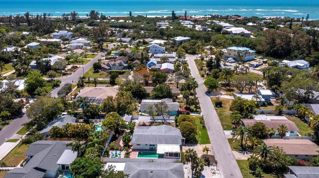 680 Fox St, Longboat Key FL 34228-1020 exterior