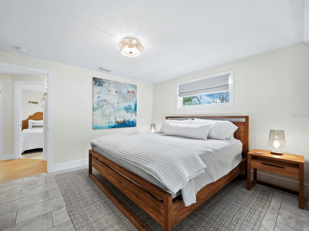 680 Fox St, Longboat Key FL 34228-1020 exterior