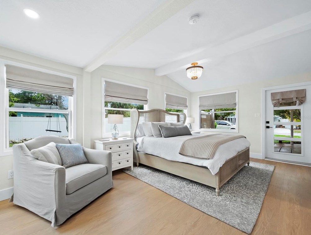 680 Fox St, Longboat Key FL 34228-1020 exterior