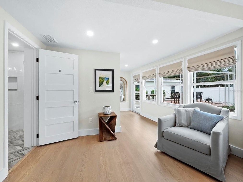 680 Fox St, Longboat Key FL 34228-1020 exterior