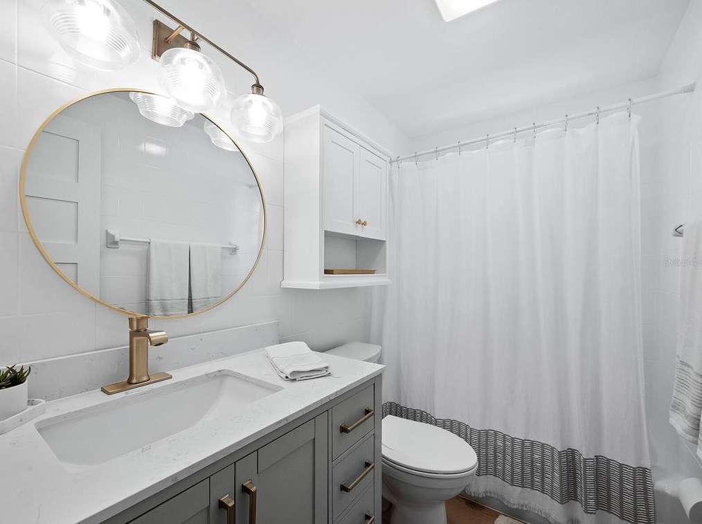 680 Fox St, Longboat Key FL 34228-1020 exterior