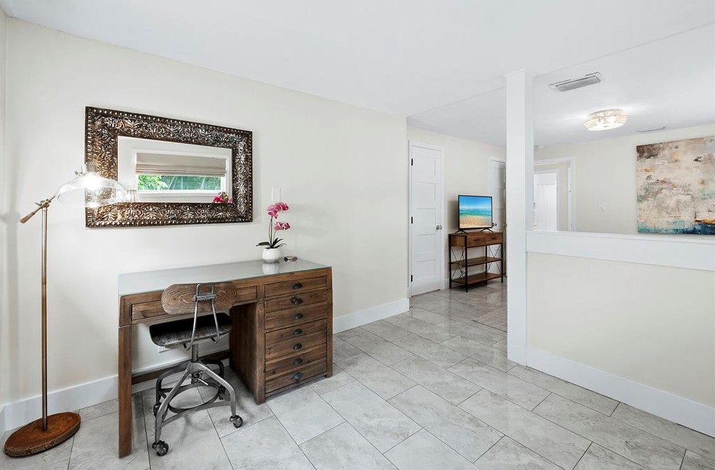 680 Fox St, Longboat Key FL 34228-1020 exterior