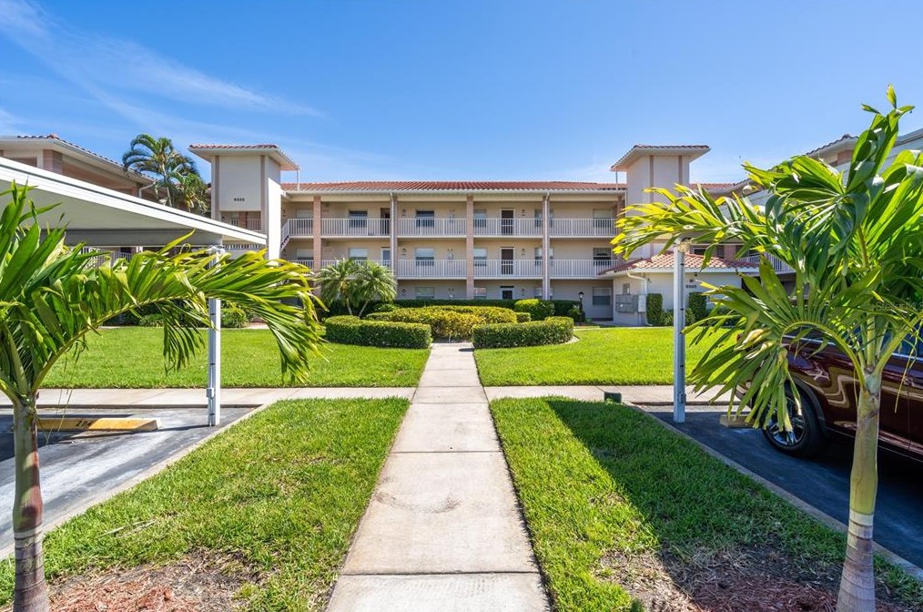 6505 Stone River Rd #203, Bradenton, FL 34203