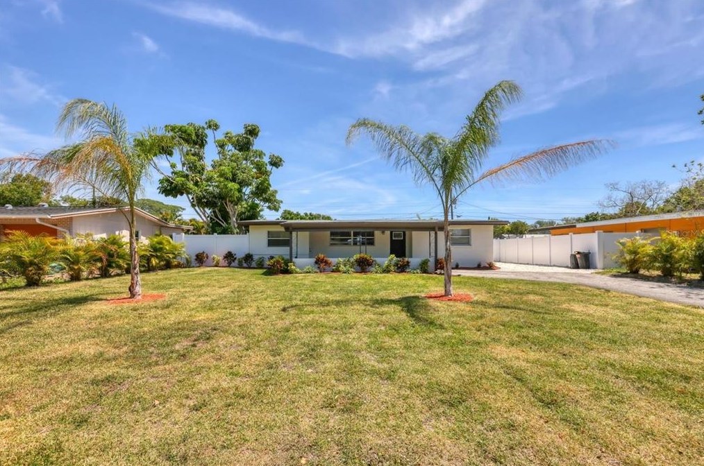 5803 23rd St, Bradenton, FL 34207-3927