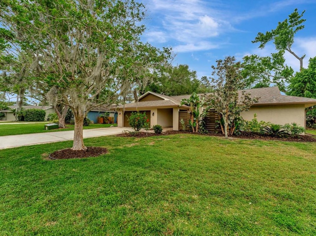 3963 Country View Dr, Sarasota, FL 34233