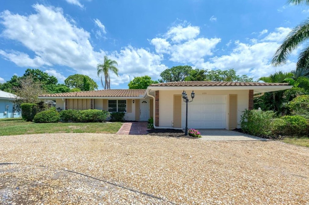 225 Monet Dr, Nokomis, FL 34275