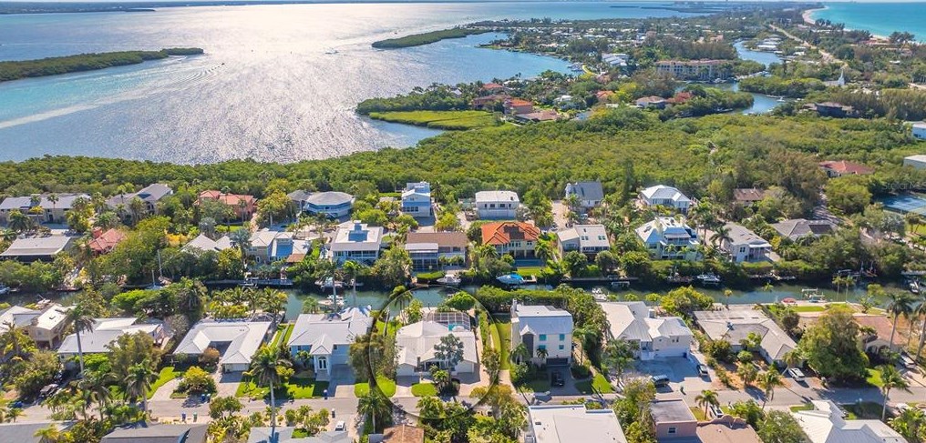 672 Marbury Ln, Longboat Key, FL 34228-1431