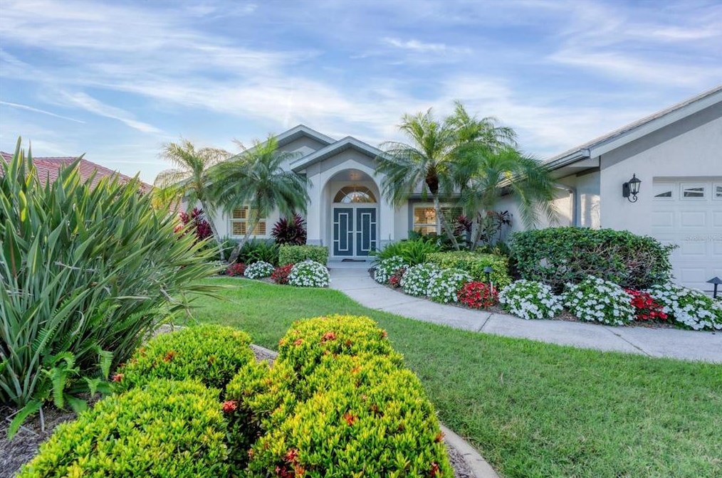 5853 Carriage Dr, Sarasota, FL 34243-3867