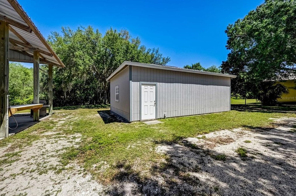 6109 45th Avenue Dr, Bradenton FL  34203-9501 exterior