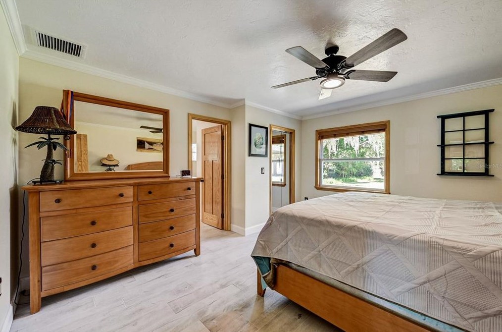 6109 45th Avenue Dr, Bradenton FL  34203-9501 exterior