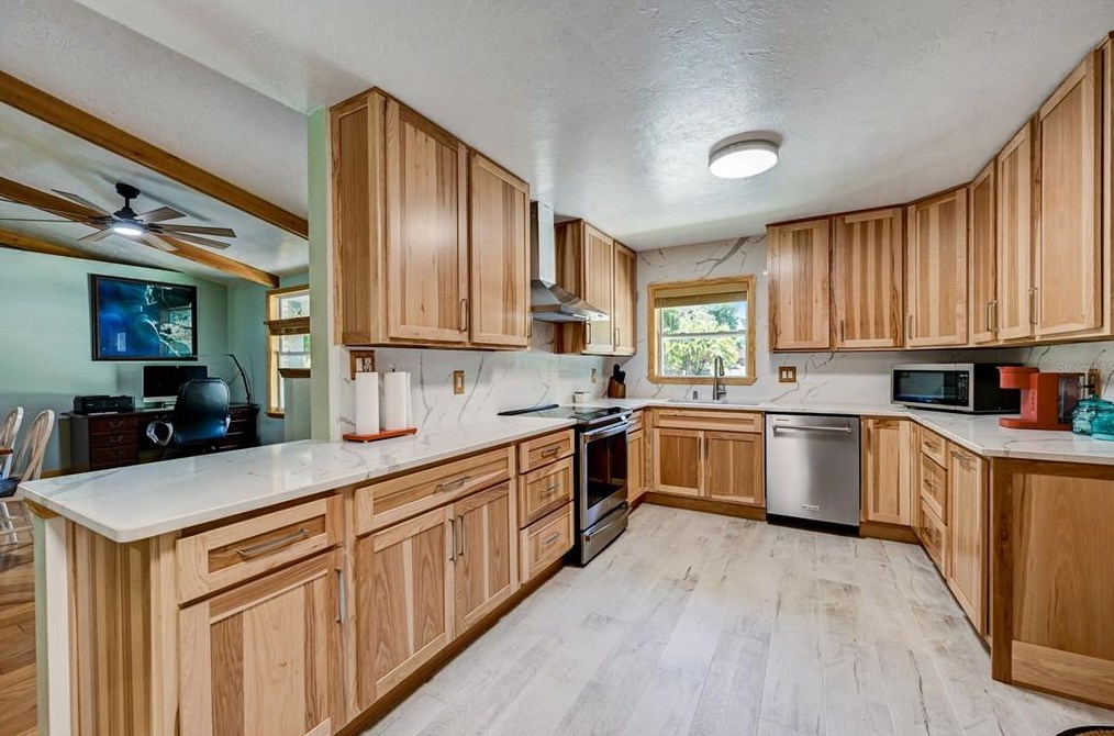 6109 45th Avenue Dr, Bradenton FL  34203-9501 exterior