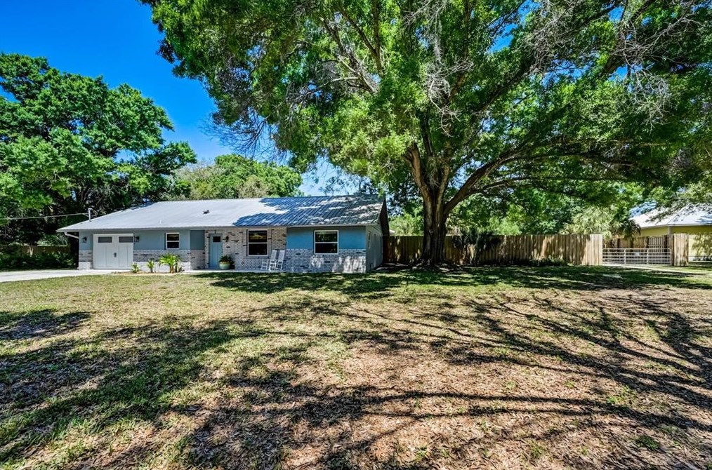 6109 E 45th Ave Dr E, Bradenton, FL 34203
