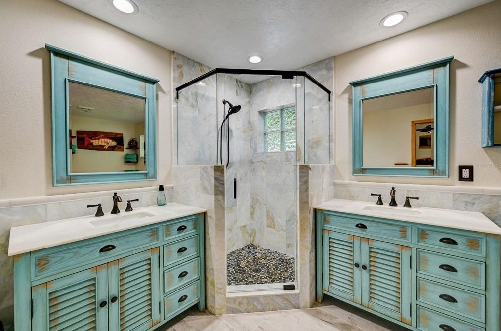 6109 45th Avenue Dr, Bradenton FL  34203-9501 exterior