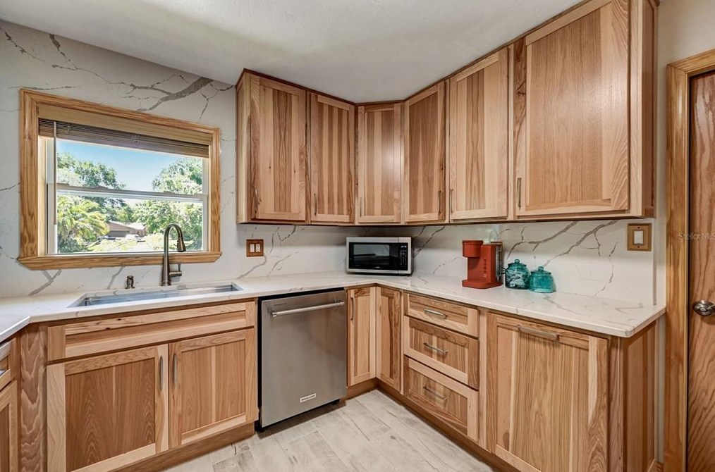 6109 45th Avenue Dr, Bradenton FL  34203-9501 exterior