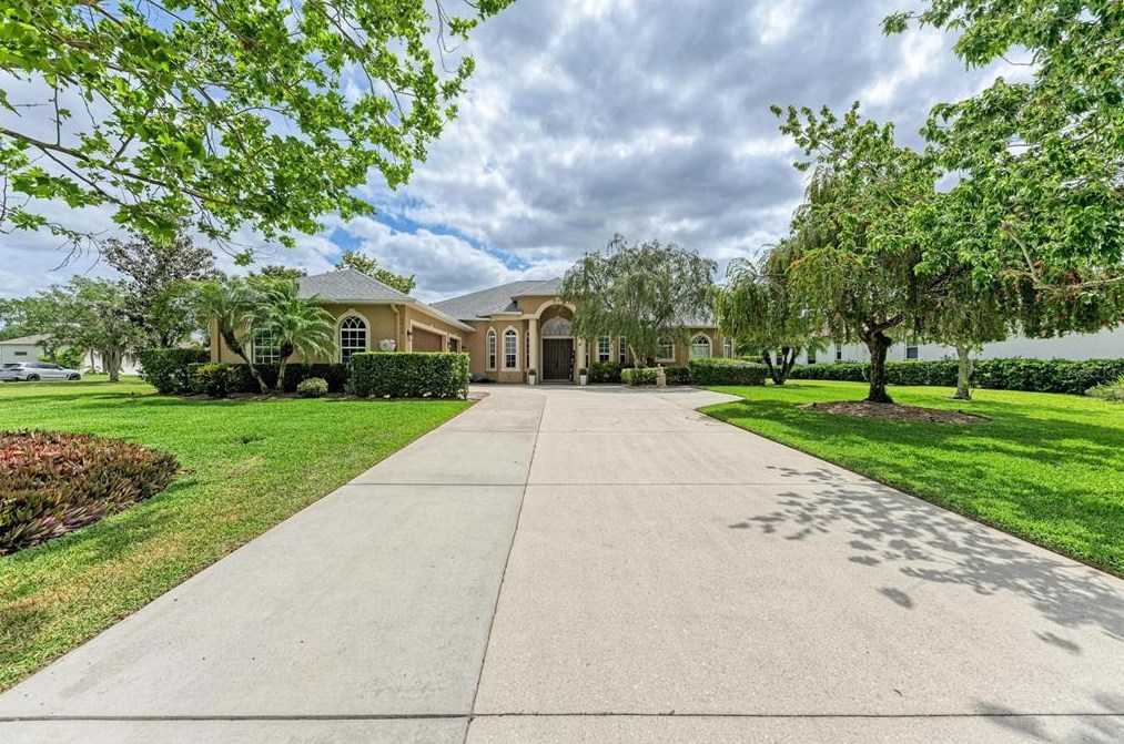 2410 Twin Rivers Trl, Parrish, FL 34219-1864