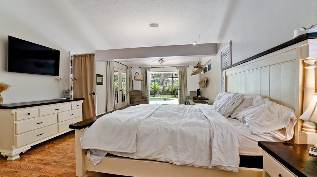 5346 Dominica Cir, Sarasota FL  34233-3817 exterior