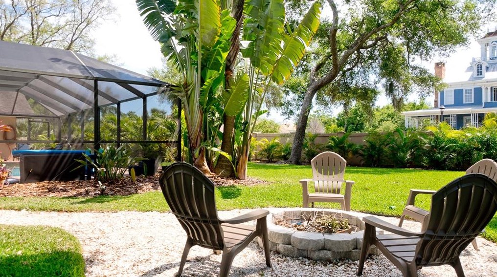 5346 Dominica Cir, Sarasota FL  34233-3817 exterior