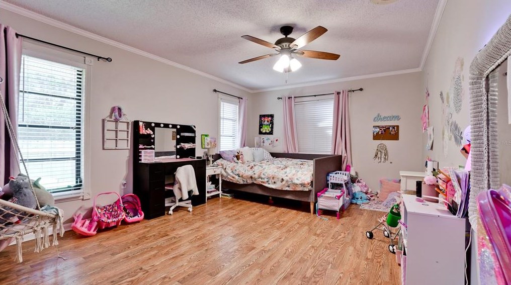 5346 Dominica Cir, Sarasota FL  34233-3817 exterior