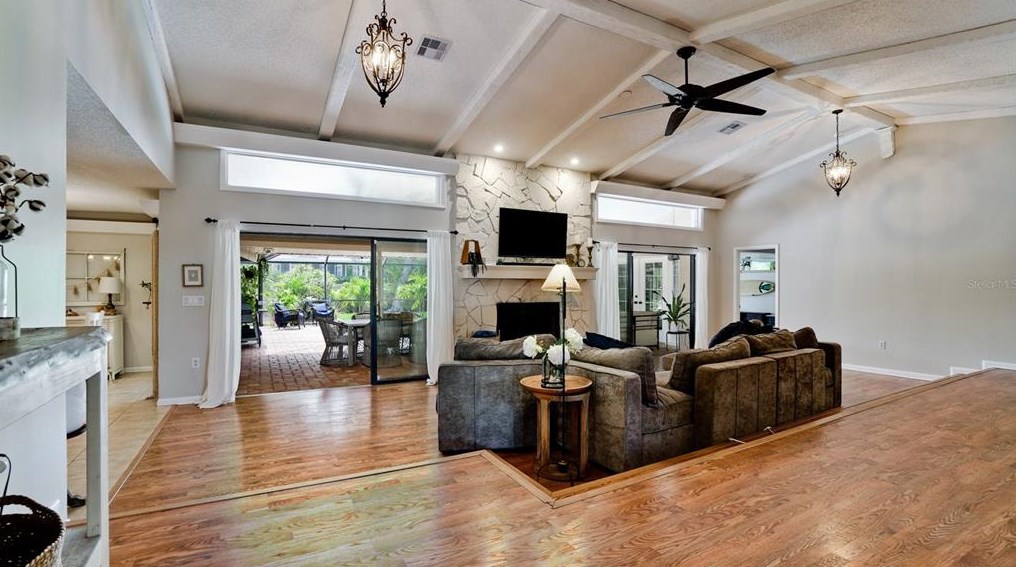 5346 Dominica Cir, Sarasota FL  34233-3817 exterior