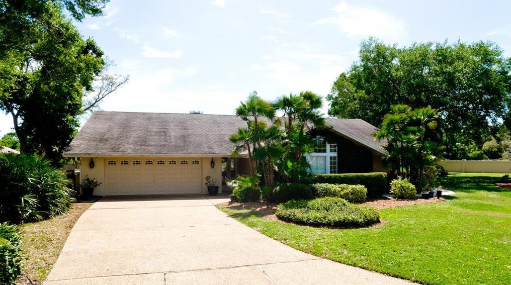 5346 Dominica Cir, Sarasota FL  34233-3817 exterior