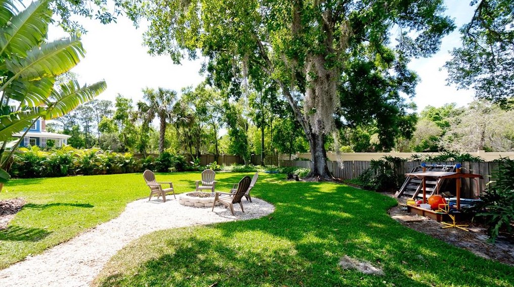 5346 Dominica Cir, Sarasota FL  34233-3817 exterior