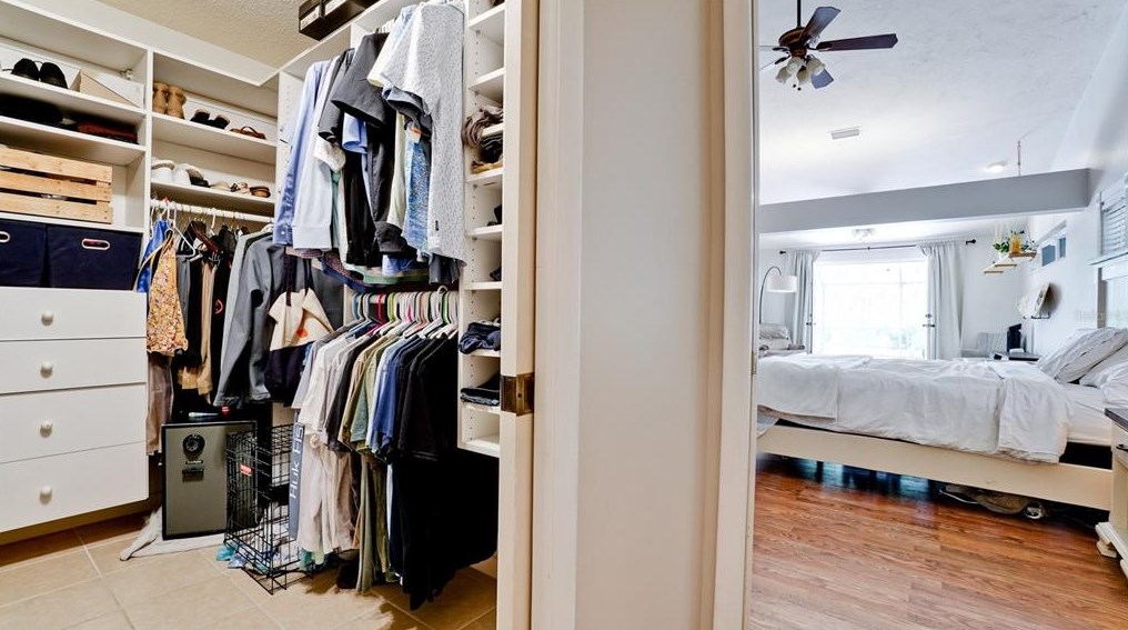 5346 Dominica Cir, Sarasota FL  34233-3817 exterior