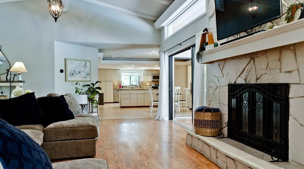 5346 Dominica Cir, Sarasota FL  34233-3817 exterior