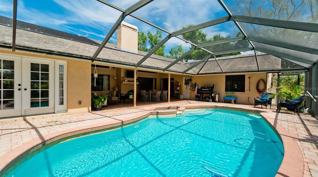 5346 Dominica Cir, Sarasota FL  34233-3817 exterior