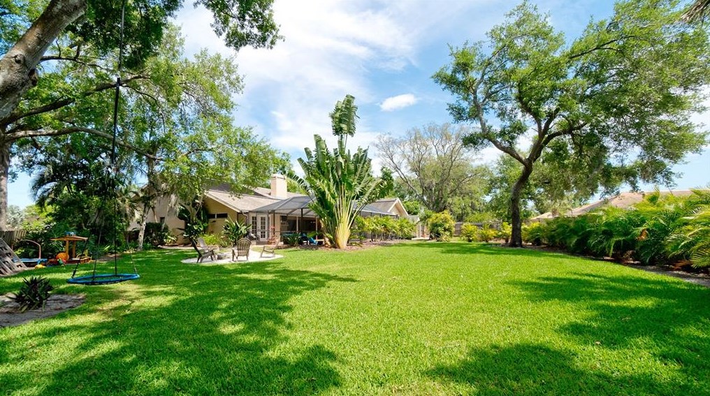 5346 Dominica Cir, Sarasota FL  34233-3817 exterior