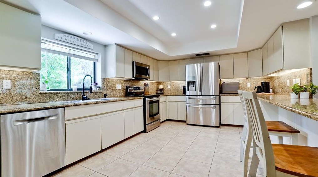 5346 Dominica Cir, Sarasota FL  34233-3817 exterior