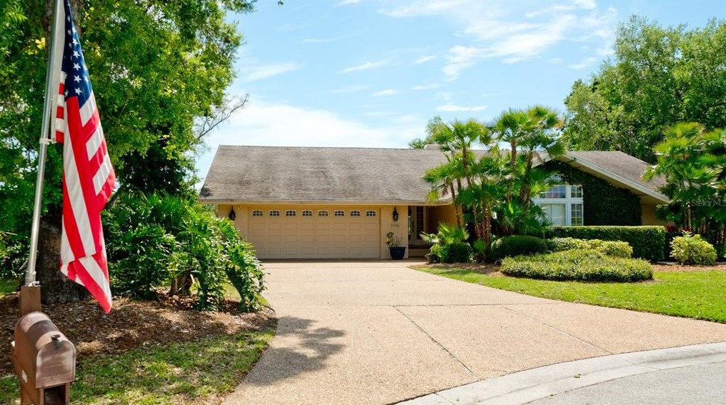 5346 Dominica Cir, Sarasota FL  34233-3817 exterior