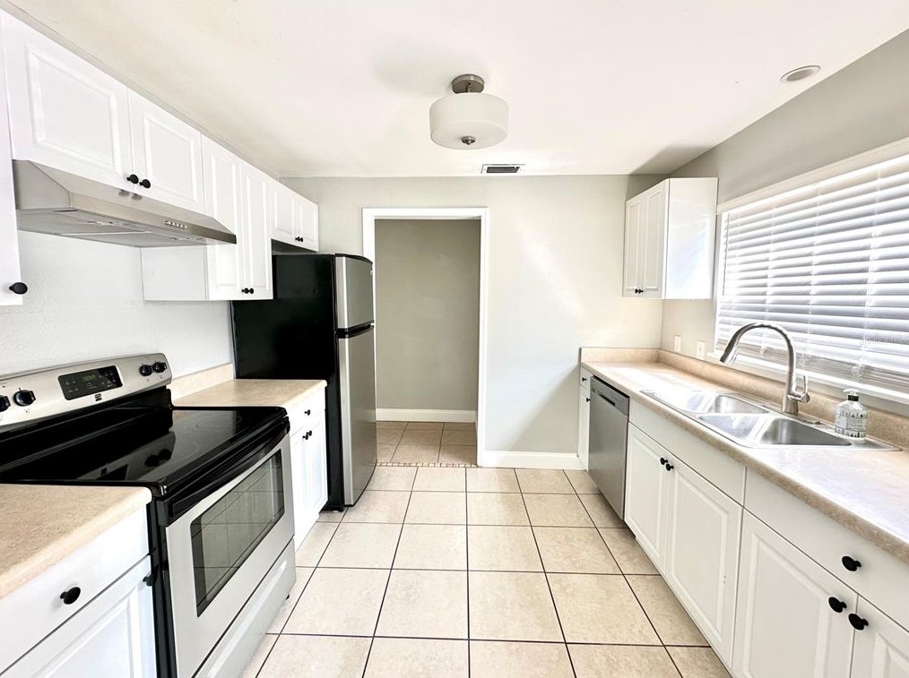 2190 Hawthorne St, Sarasota, FL 34239