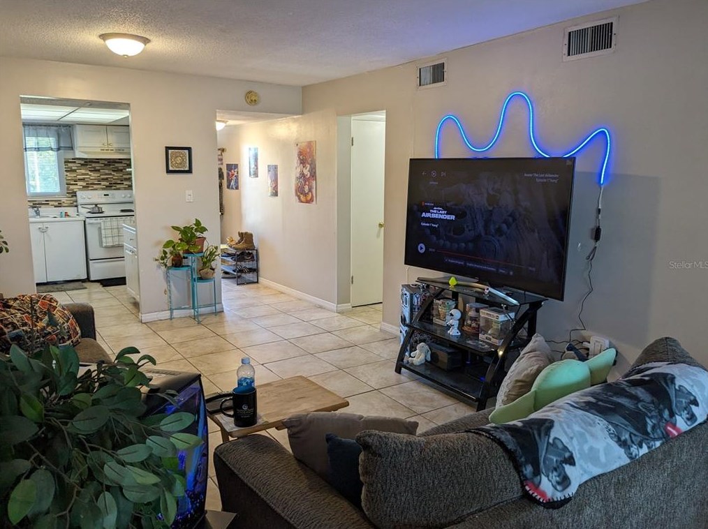 4035 Lake Bayshore Dr #c-202, Bradenton, FL 34205