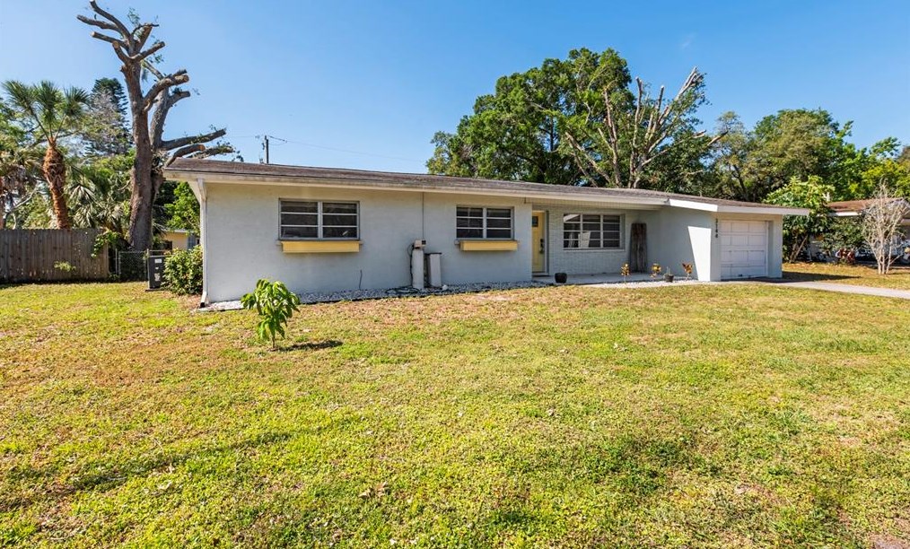 3144 Courtland St, Sarasota, FL 34237-8216