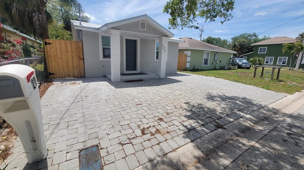 223 12th Ave W, Bradenton, FL 34205